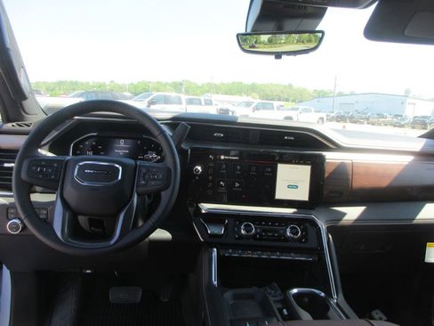 New 2026 GMC Sierra 2500 Denali Ultimate AWD/4WD image 17