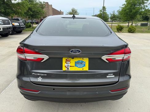 Used 2020 Ford Fusion SE FWD image 5