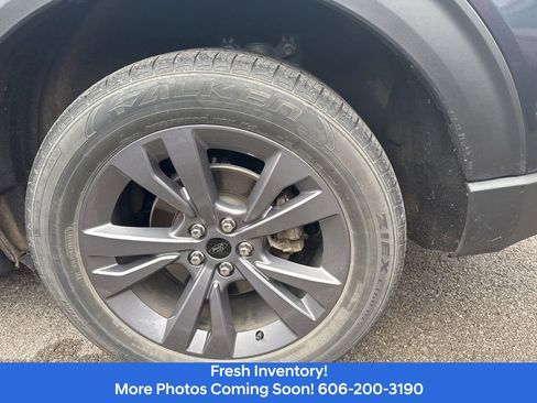 Used 2022 Ford Explorer XLT w/ Equipment Group 202A image 9