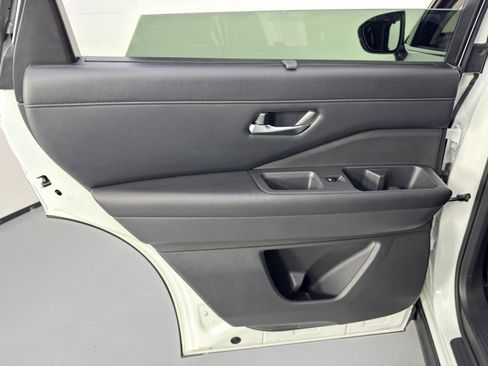 Used 2023 Nissan Pathfinder SL image 40