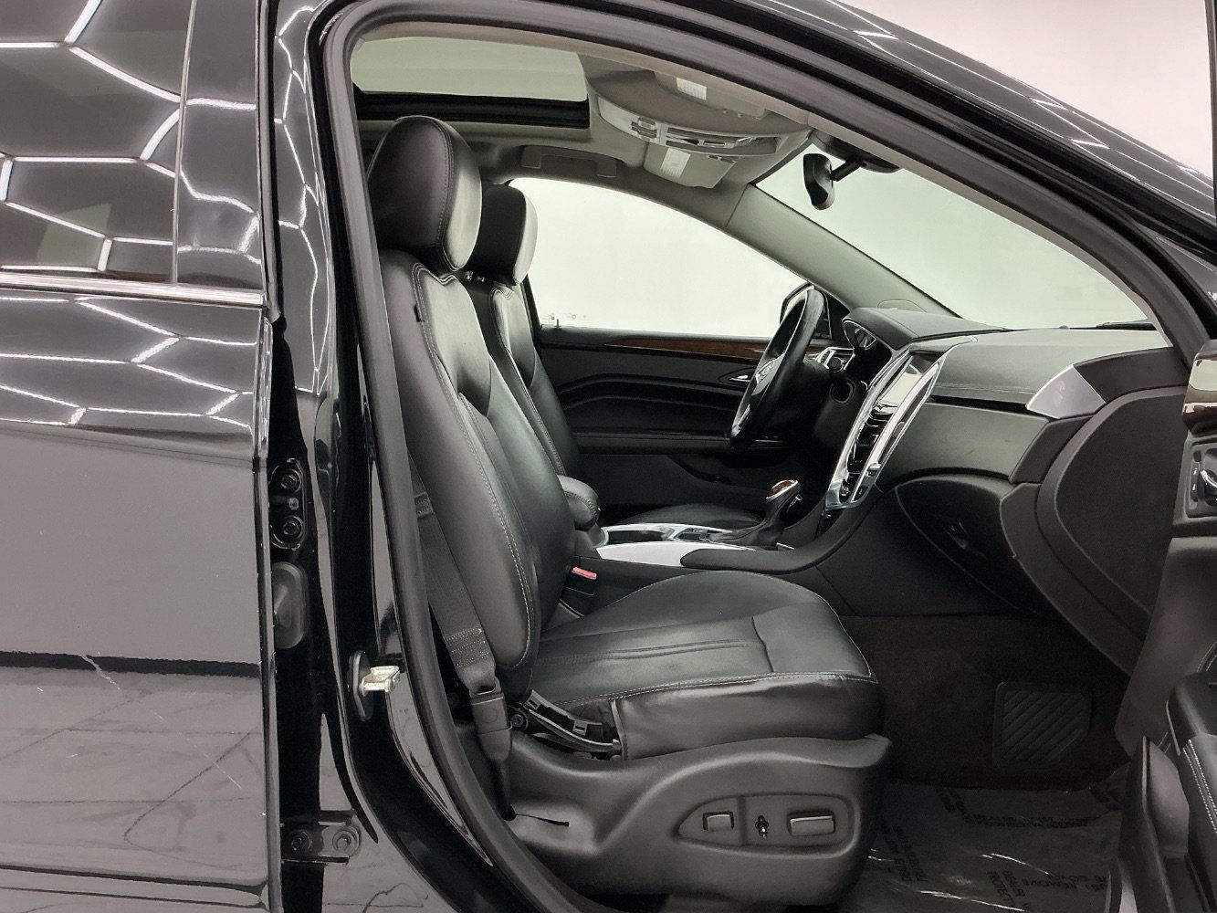 Used 2016 Cadillac SRX Luxury w/ Driver Awareness Package AWD/4WD image 15