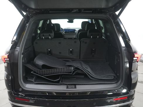 Used 2025 Buick Enclave Avenir w/ Super Cruise Package image 9