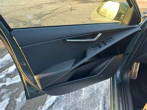 Used 2023 Kia Niro SX Touring image 10