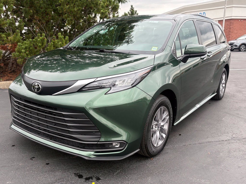 Used 2026 Toyota Sienna XLE FWD image 1