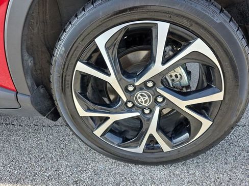 Used 2021 Toyota C-HR XLE image 18