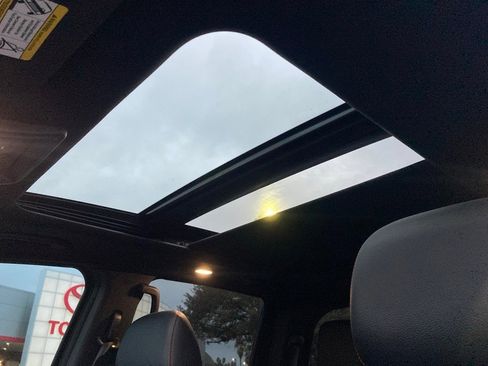 Used 2024 Nissan Titan PRO-4X w/ Pro-4x Convenience Package image 15