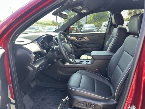 Used 2023 Chevrolet Traverse Premier FWD image 16
