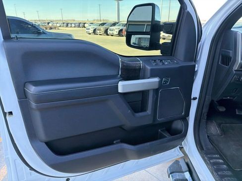 Used 2022 Ford F250 Lariat w/ Chrome Package image 15