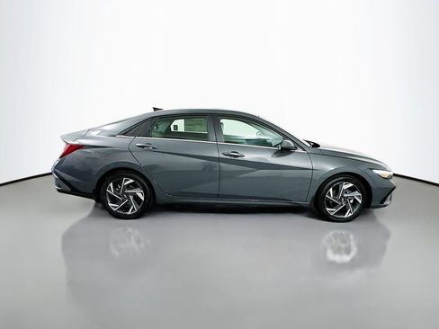 New 2026 Hyundai Elantra Limited image 4