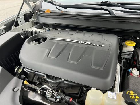 Used 2019 Jeep Cherokee Limited image 38