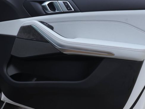 New 2026 BMW X5 sDrive40i w/ Climate Comfort Package RWD image 18