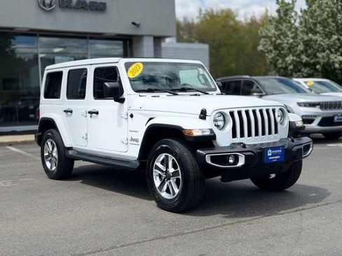 Used 2023 Jeep Wrangler Unlimited Sahara w/ Cold Weather Group AWD/4WD image 10