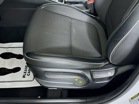 Used 2022 Hyundai Venue Limited FWD image 19