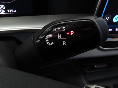 New 2026 Volkswagen Tiguan SE FWD image 16