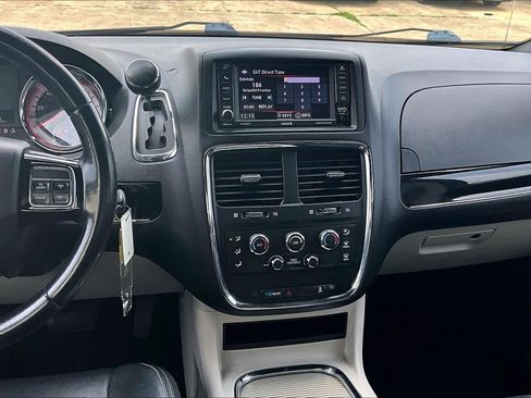 Used 2020 Dodge Grand Caravan SXT image 7