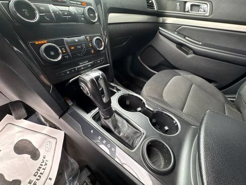 Used 2018 Ford Explorer XLT FWD image 17