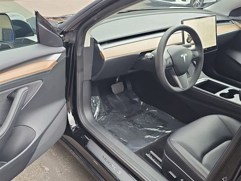 Used 2023 Tesla Model 3 Standard Range image 10