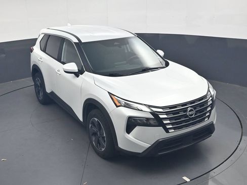 Used 2025 Nissan Rogue SV FWD image 33