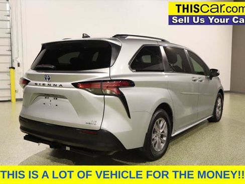 Used 2021 Toyota Sienna LE FWD image 10