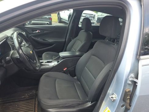 Used 2017 Chevrolet Malibu LT FWD image 12