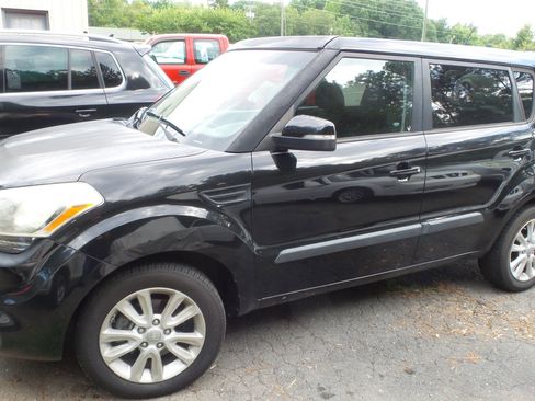 Used 2013 Kia Soul + image 1