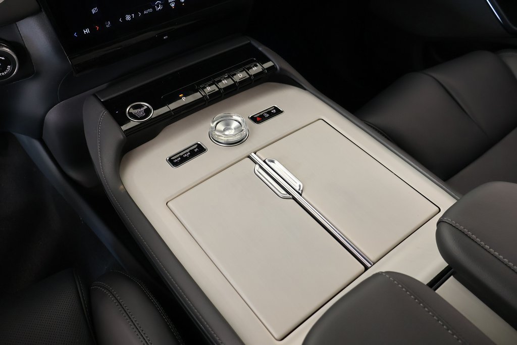 New 2026 Lincoln Navigator Reserve w/ Jet Appearance Package AWD/4WD image 8