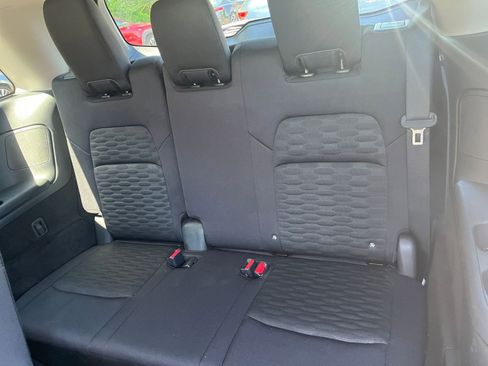 Used 2025 Nissan Pathfinder SV FWD image 31