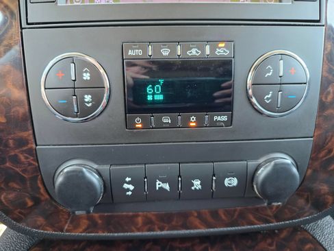 Used 2011 GMC Sierra 2500 Denali AWD/4WD image 18