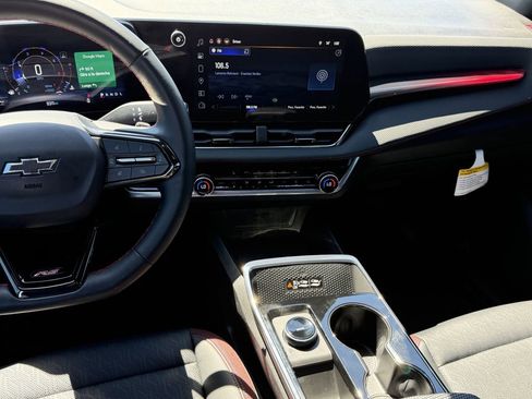 Used 2025 Chevrolet Equinox RS image 17