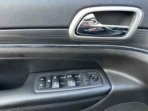 Used 2019 Jeep Grand Cherokee Limited w/ Luxury Group II image 12