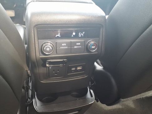 Used 2023 GMC Acadia SLT w/ Elevation Edition image 17