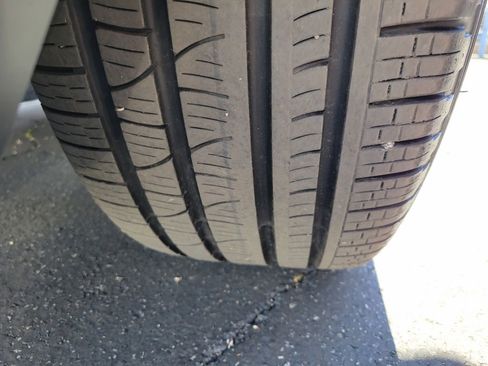 Used 2024 Jeep Grand Cherokee Limited w/ Black Appearance Package image 27