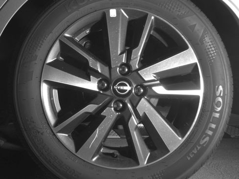 Used 2025 Nissan Versa SV FWD image 17