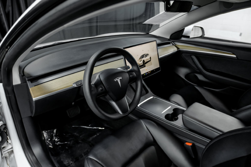 Used 2023 Tesla Model 3 Standard Range RWD image 3