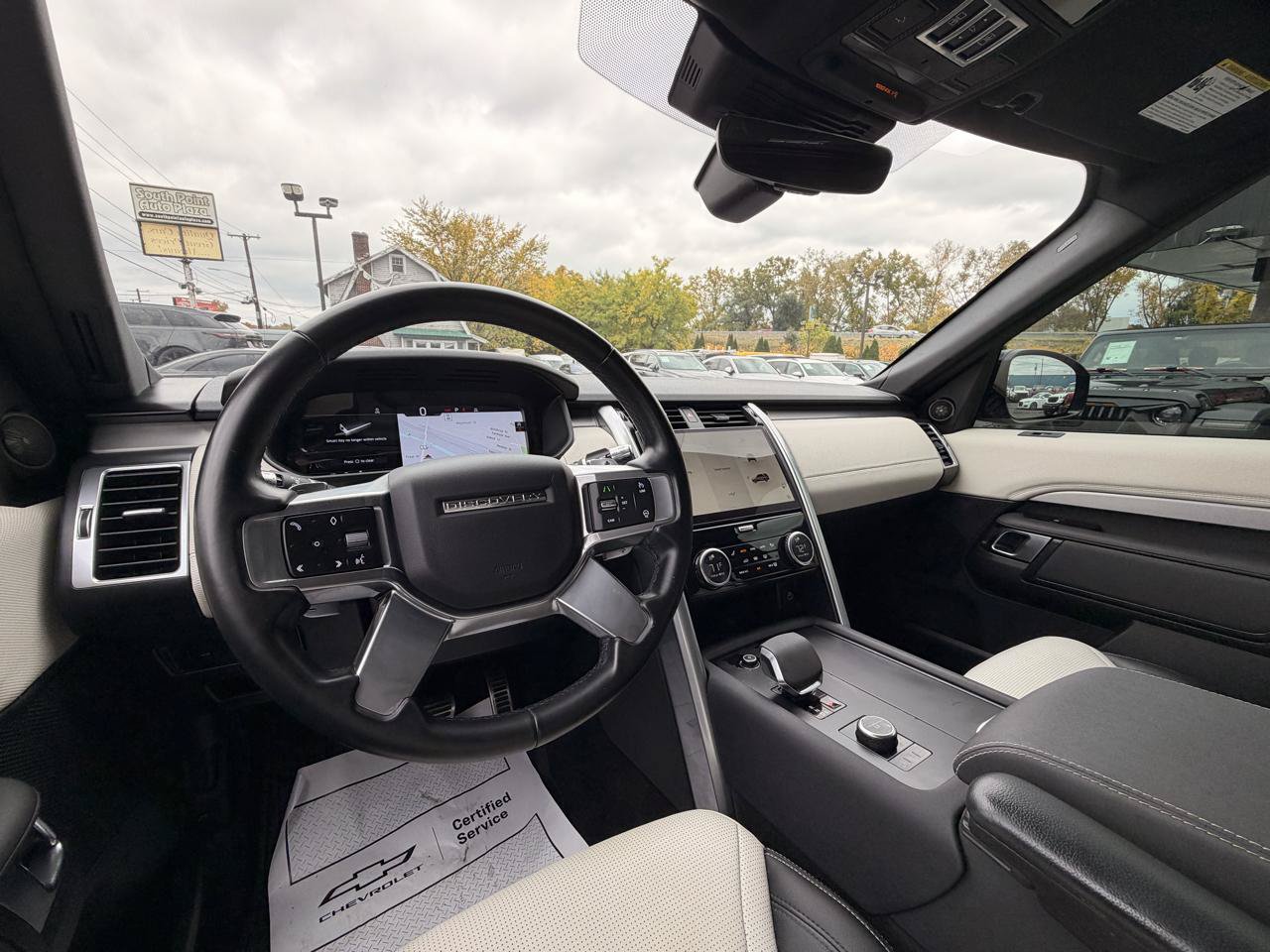 Used 2021 Land Rover Discovery S R-Dynamic AWD/4WD image 13