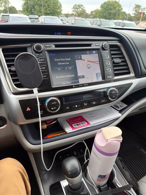 Used 2016 Toyota Highlander XLE AWD/4WD image 21
