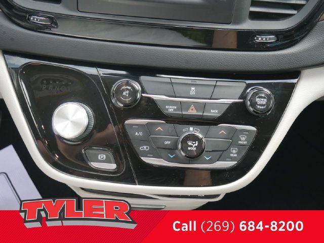 Used 2017 Chrysler Pacifica LX FWD image 28