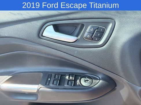 Used 2019 Ford Escape Titanium AWD/4WD image 10