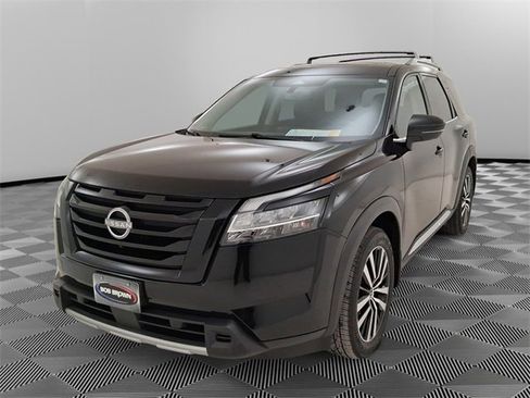 Used 2024 Nissan Pathfinder Platinum w/ Black Appearance Package image 7