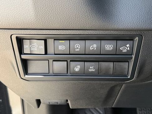 Used 2023 Toyota Tundra Limited AWD/4WD image 23