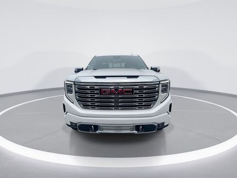 Used 2024 GMC Sierra 1500 Denali w/ Denali Reserve Package AWD/4WD image 3