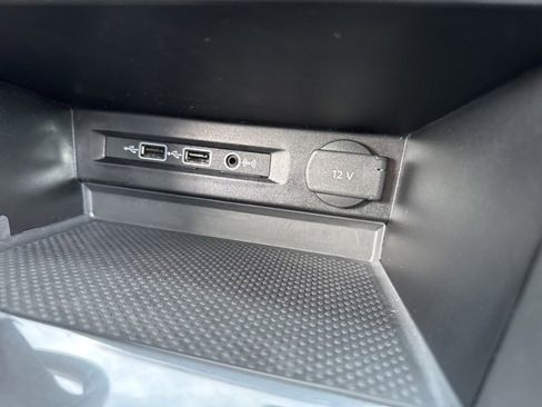 Used 2019 Volkswagen Tiguan SE image 21