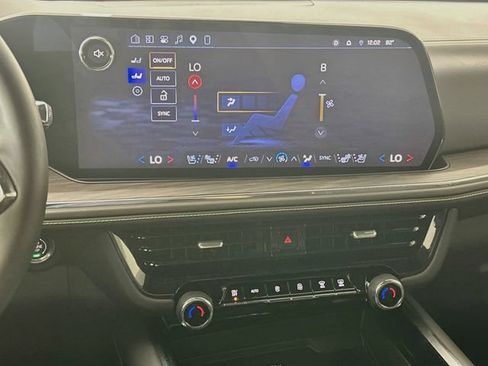 Used 2025 Chevrolet Tahoe Premier AWD/4WD image 16