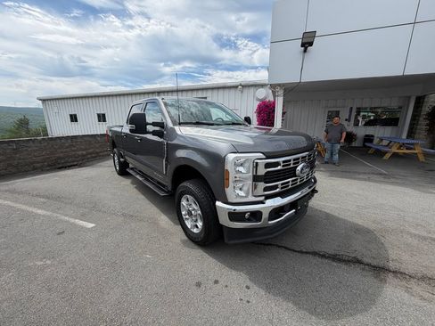Used 2025 Ford F250 XLT AWD/4WD image 7