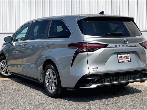 Used 2021 Toyota Sienna XSE AWD/4WD image 15