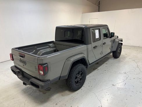 Used 2023 Jeep Gladiator Sport AWD/4WD image 3