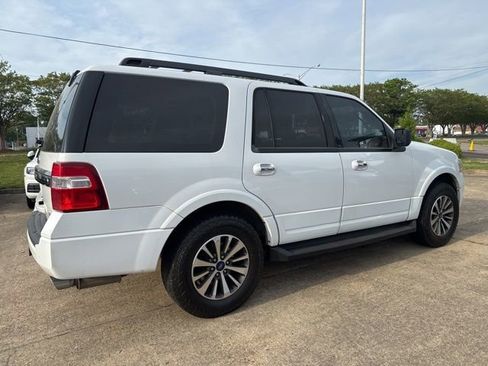 Used 2016 Ford Expedition XLT image 5