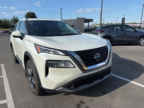 Certified 2023 Nissan Rogue SL w/ SL Premium Package image 4