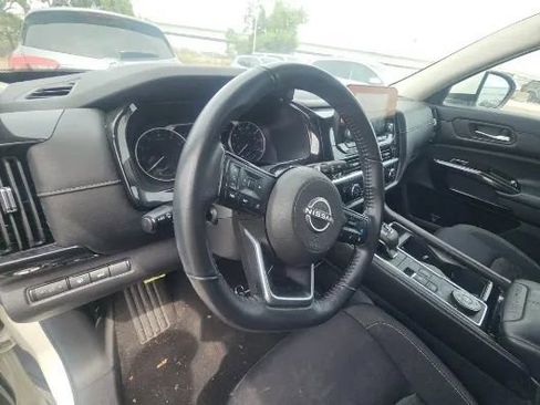 Used 2022 Nissan Pathfinder SV w/ SV Premium Package image 8