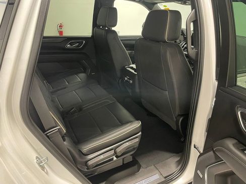Used 2023 GMC Yukon SLT w/ SLT Premium Package image 26
